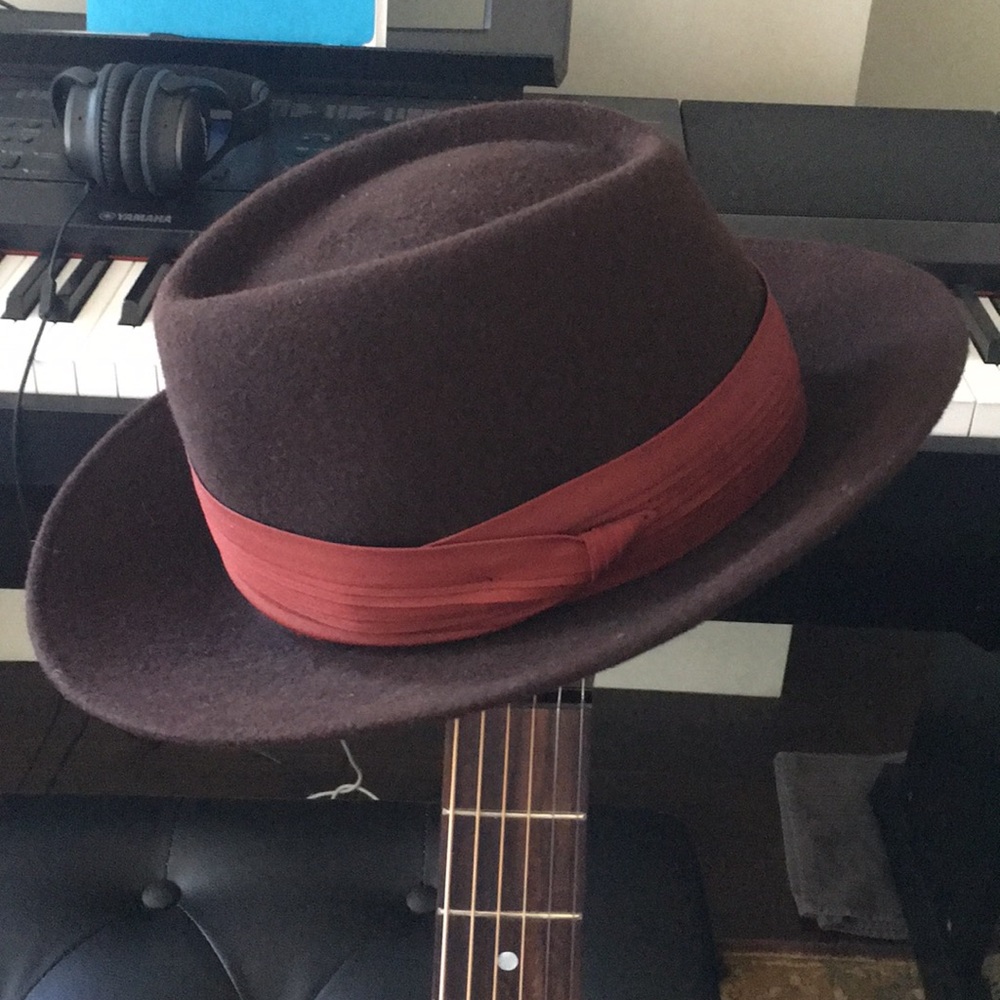 Vintage wool felt hat with silk ribbon